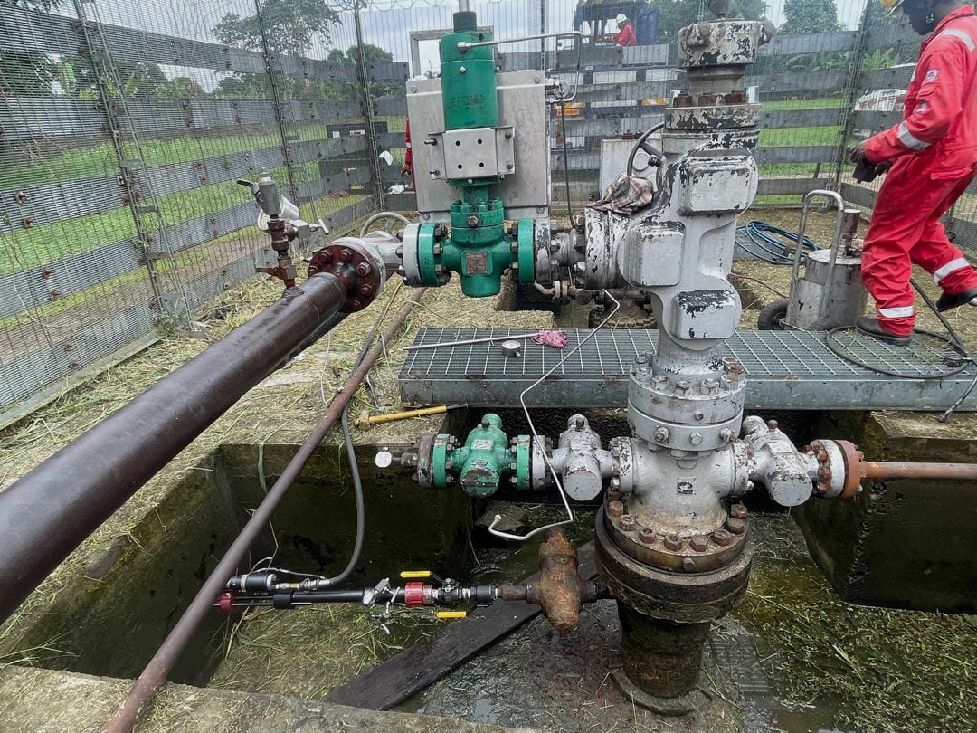 A cold tapping rig connected to live piping with hoses and control valves